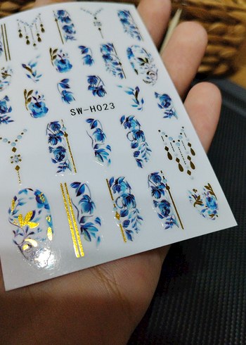 Mavi Çiçekli Tırnak Süslemeleri - Görsel 4