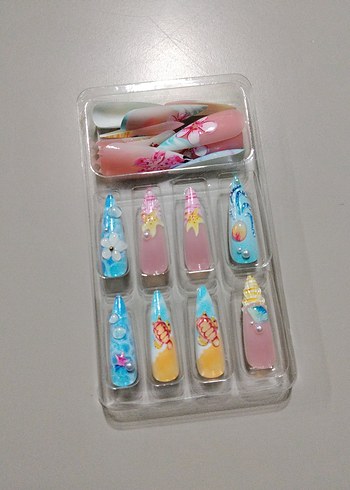 Renkli Çiçek ve Böcek Desenli Tırnak Süslemeleri - Görsel 4