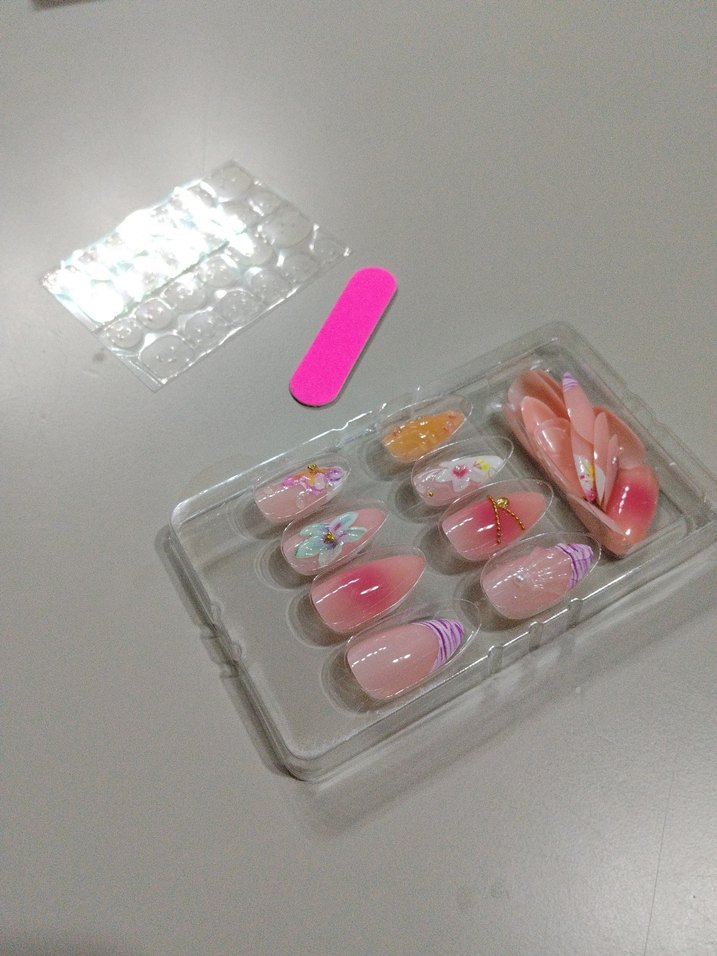 Pastel Renk Çiçekli Tırnak Süsleri - Görsel 3