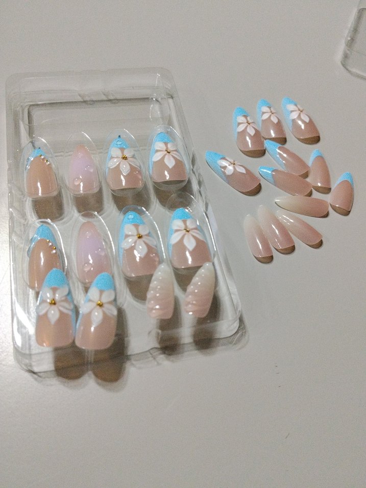 Mavi Pastel Çiçekli Tırnak Süsleri - Görsel 2