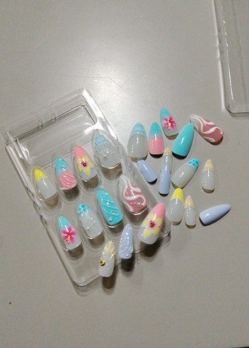 Pastel Çok Renkli Tırnak Süslemeleri - Görsel 3