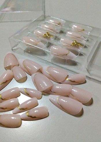 Pastel Beyaz Tırnak Süslemeleri - Görsel 3