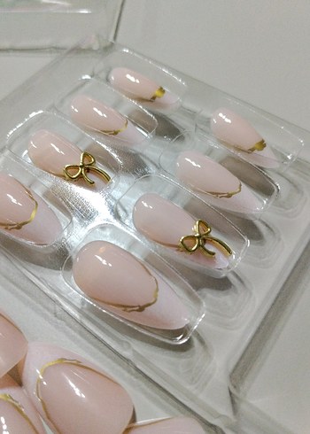 Pastel Beyaz Tırnak Süslemeleri - Görsel 2