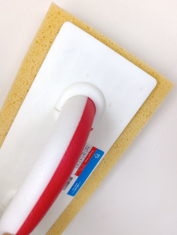 Sünger Mala Kırmızı Saplı Beyaz - Görsel 2