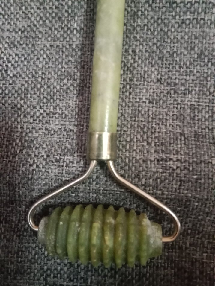 Yeşim Taşı Yüz Masaj Aleti - Görsel 2