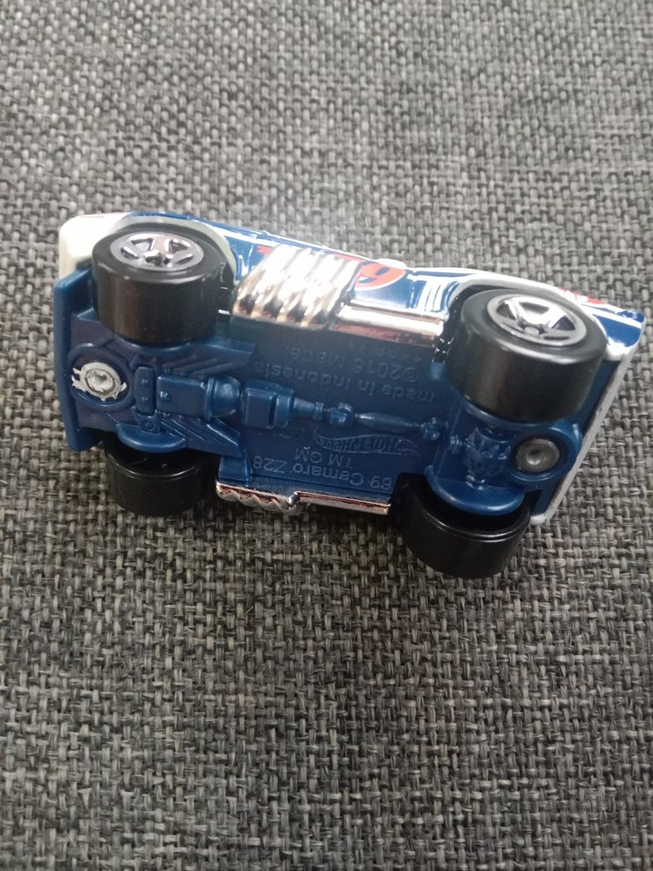 Parlak Mavi Hot Wheels Oyuncak Araba - Görsel 4