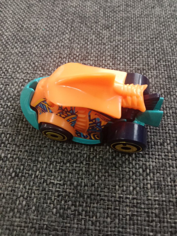 Renkli Oyuncak Araba - Görsel 3