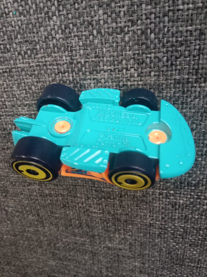 Renkli Oyuncak Araba - Görsel 2