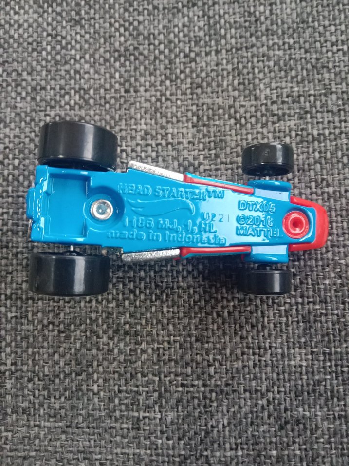 Renkli Mavi Oyuncak Araba - Görsel 2