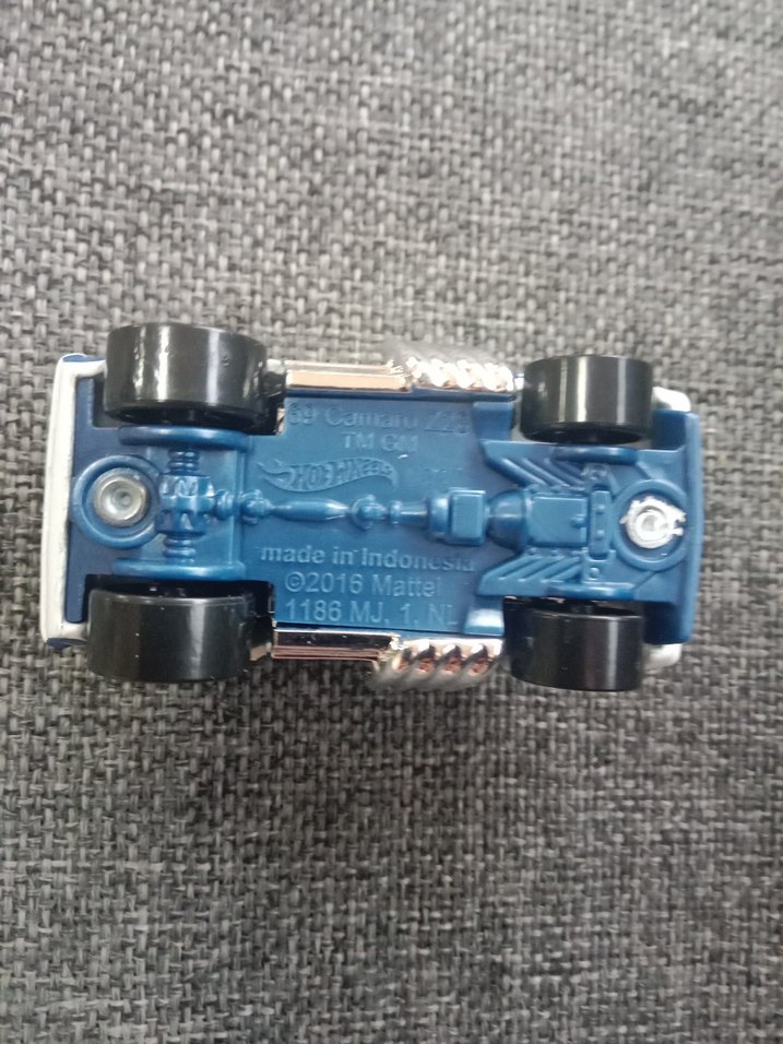 Parlak Mavi Hot Wheels Oyuncak Araba - Görsel 2