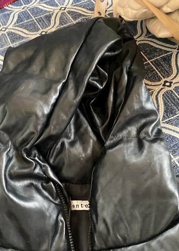 Siyah Deri Yüksek Yakalı Kadın Yelek - Görsel 2