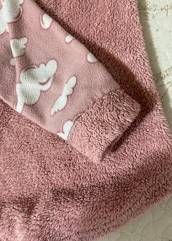 Kız Çocuk Pembe Bulut Desenli Polar Pijama Takımı - Görsel 5