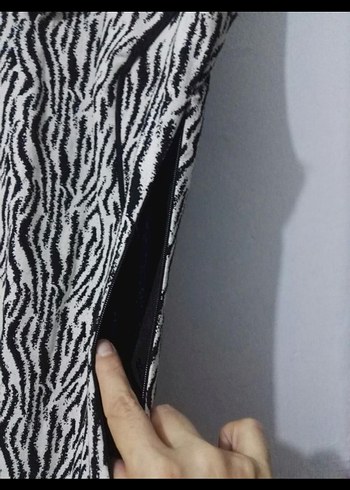 38 Beden Gri Zebra Desenli V Yakalı Uzun Elbise