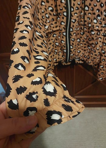 Kapüşonlu Leopar Desenli ince yagmurluk genis kalip - Görsel 3