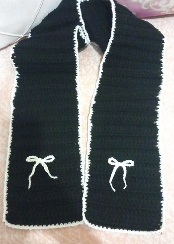 Siyah Beyaz Kenarlı Örgü Kadın Atkı - Görsel 3