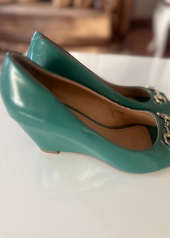 Yeşil Rugan Kadın Dolgu Topuklu Klasik Ayakkabı - Görsel 2