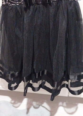 Kız Çocuk Siyah Nakışlı Fırfırlı Elbise - Görsel 3