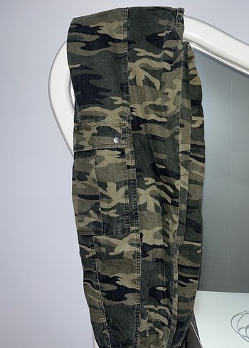 Kadın Kamuflaj Desenli Belden Bağcıklı Bol Kesim Pantolon - Görsel 3