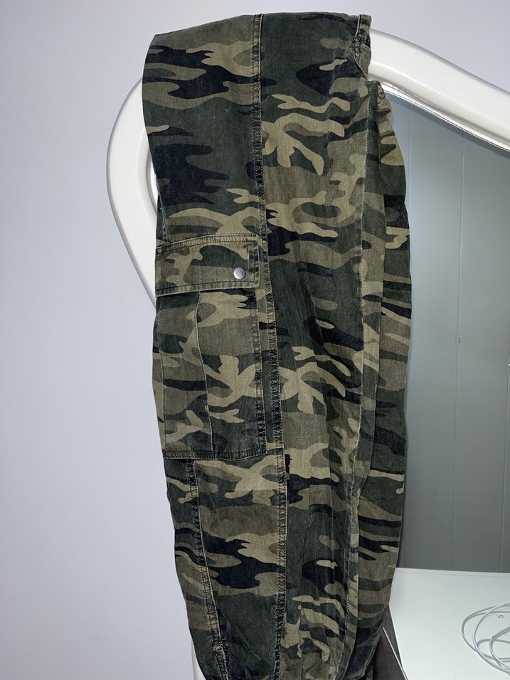 Kadın Kamuflaj Desenli Belden Bağcıklı Bol Kesim Pantolon - Görsel 3