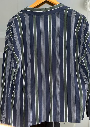 Düğmeli V Yakalı Çizgili Keten Kadın Gömlek - Görsel 4