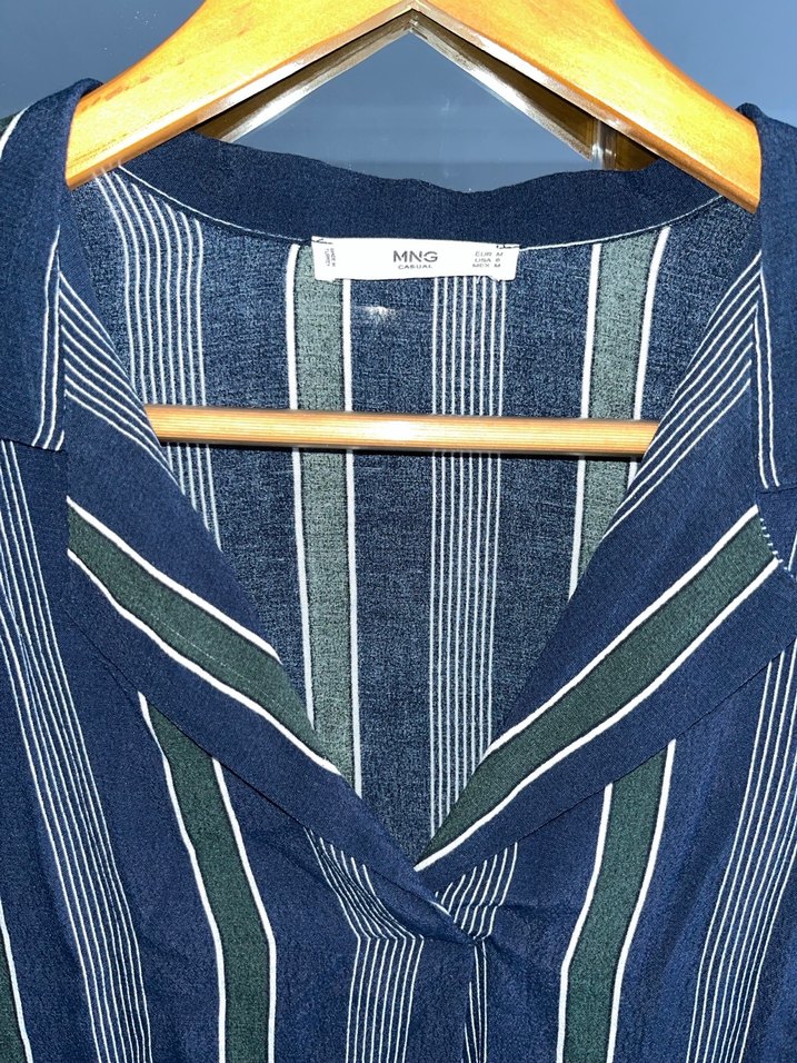 Düğmeli V Yakalı Çizgili Keten Kadın Gömlek - Görsel 2