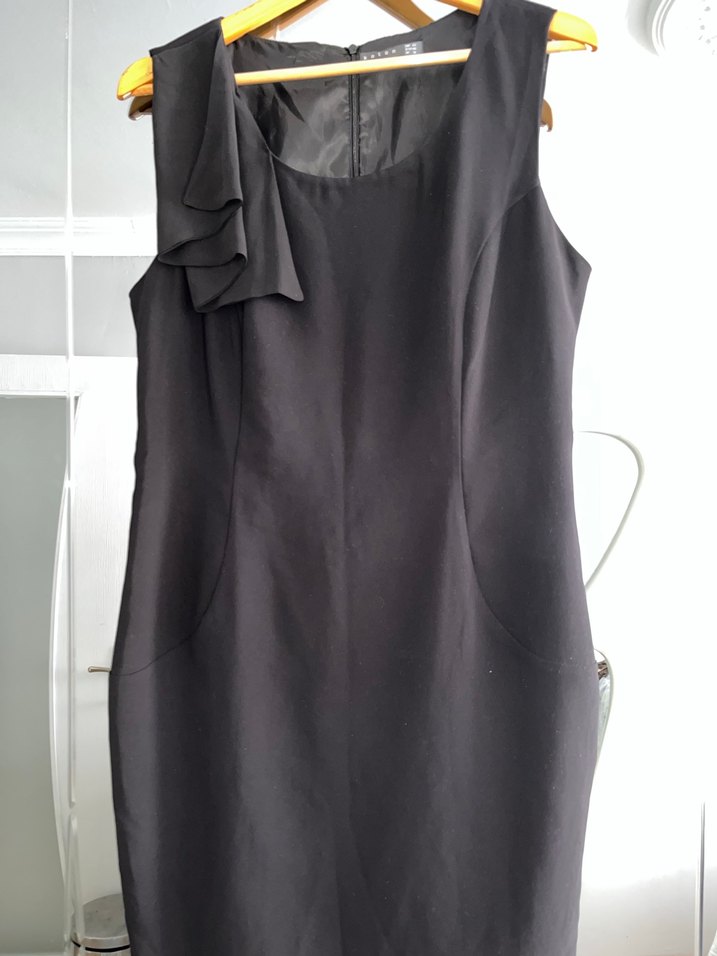 Drapeli Siyah Midi V Yaka Elbise - Görsel 2