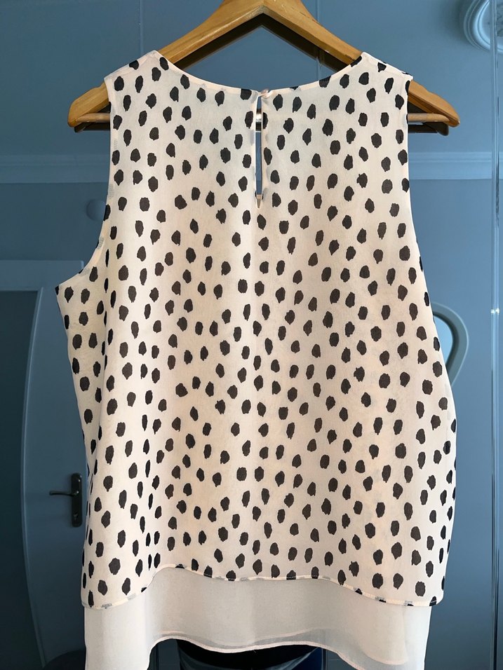 Bej Midi Dökümlü Kadın Kolsuz Bluz - Görsel 4