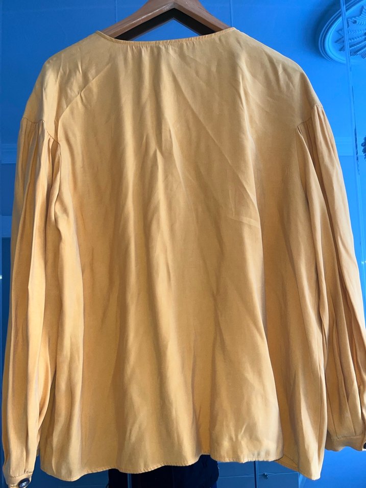 Sarı Düğmeli Uzun Kollu Yumuşak Kumaş Gömlek - Görsel 4