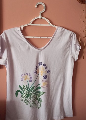 V Yaka Baskılı Tişört - Görsel 2