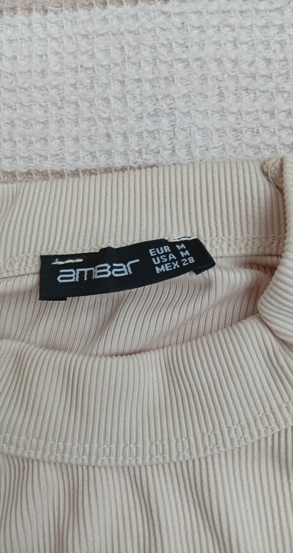 Bej Yüksek Yakalı Kadın Atlet - Görsel 2