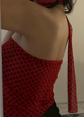 Kırmızı Puantiyeli Fularlı Kadın Üst - Görsel 2