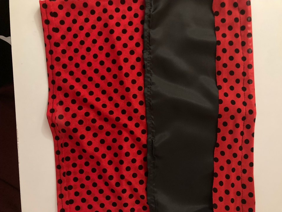 Kırmızı Puantiyeli Fularlı Kadın Üst - Görsel 4