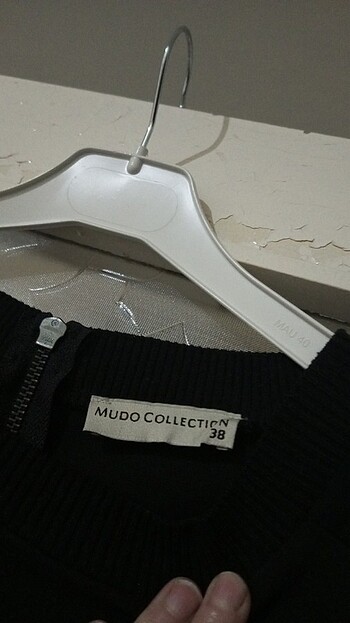 Siyah arka boyundan fermuar detaylı  - Görsel 3