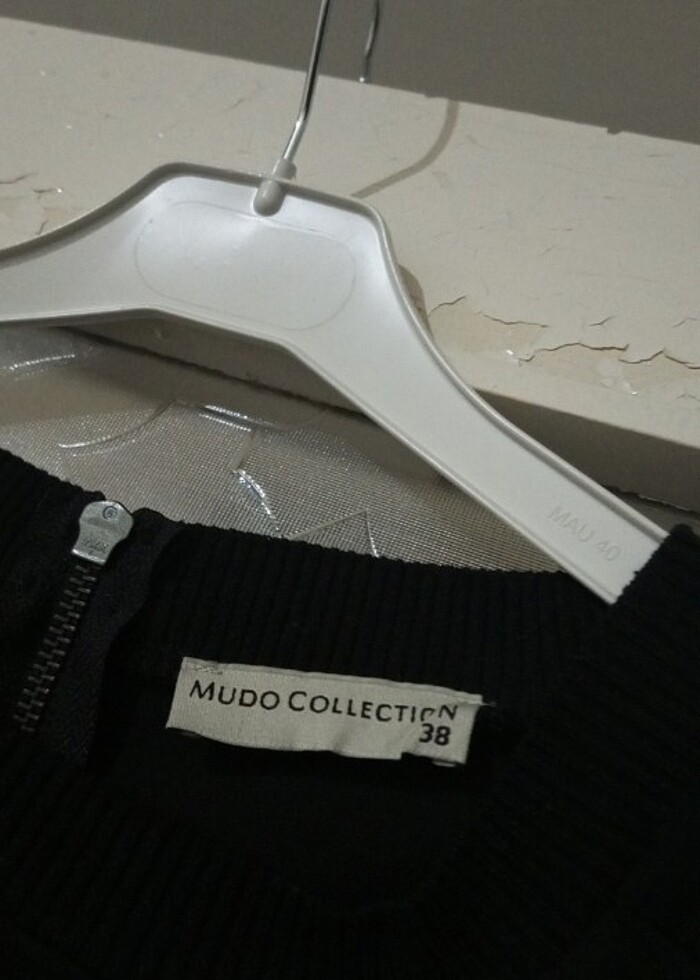 Siyah arka boyundan fermuar detaylı  - Görsel 3