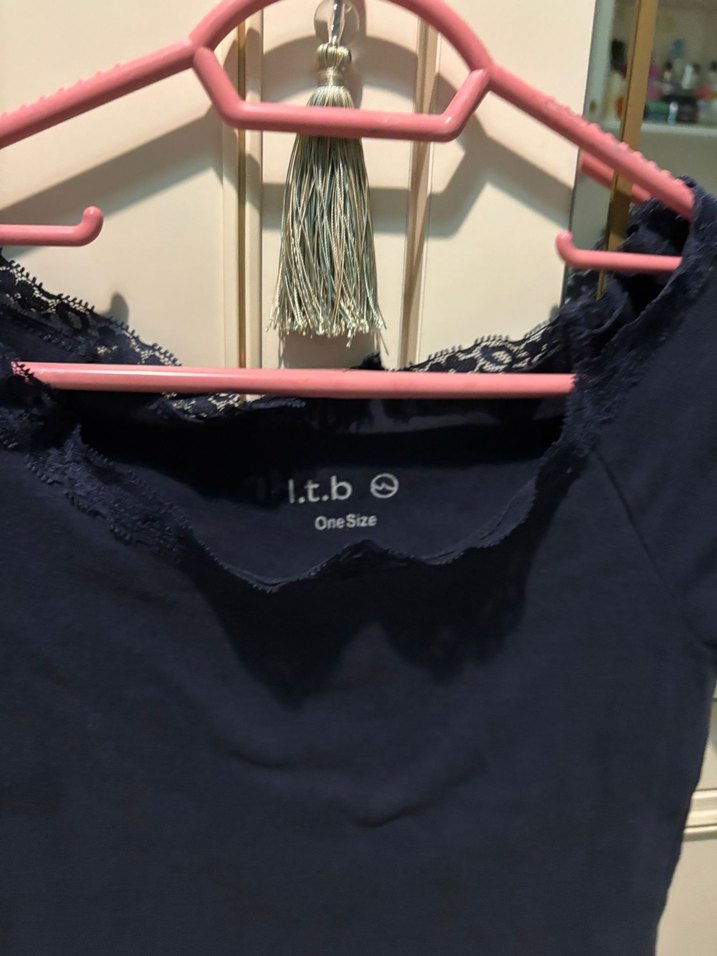 Dantel Detaylı Koyu Mavi Tişört - Görsel 2