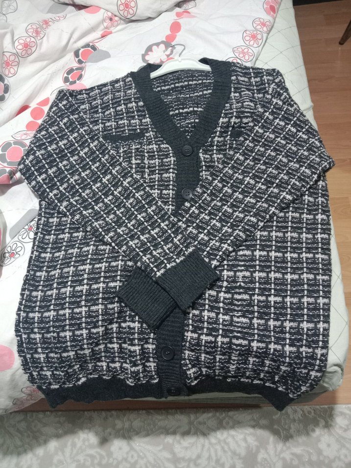 Gri Ekose Desenli Örgü Kadın Hırka
marka temsilidir - Görsel 3