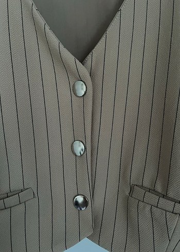 Düğmeli Bej Kolsuz Mini Yelek - Görsel 2