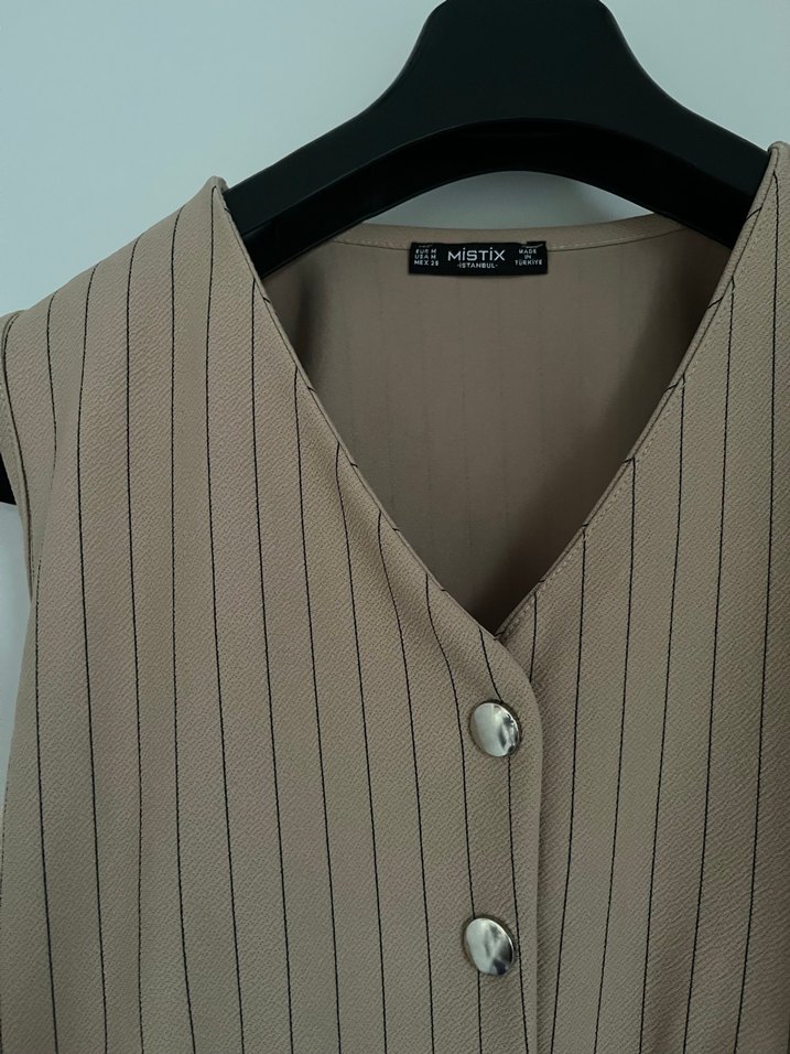 Düğmeli Bej Kolsuz Mini Yelek - Görsel 3