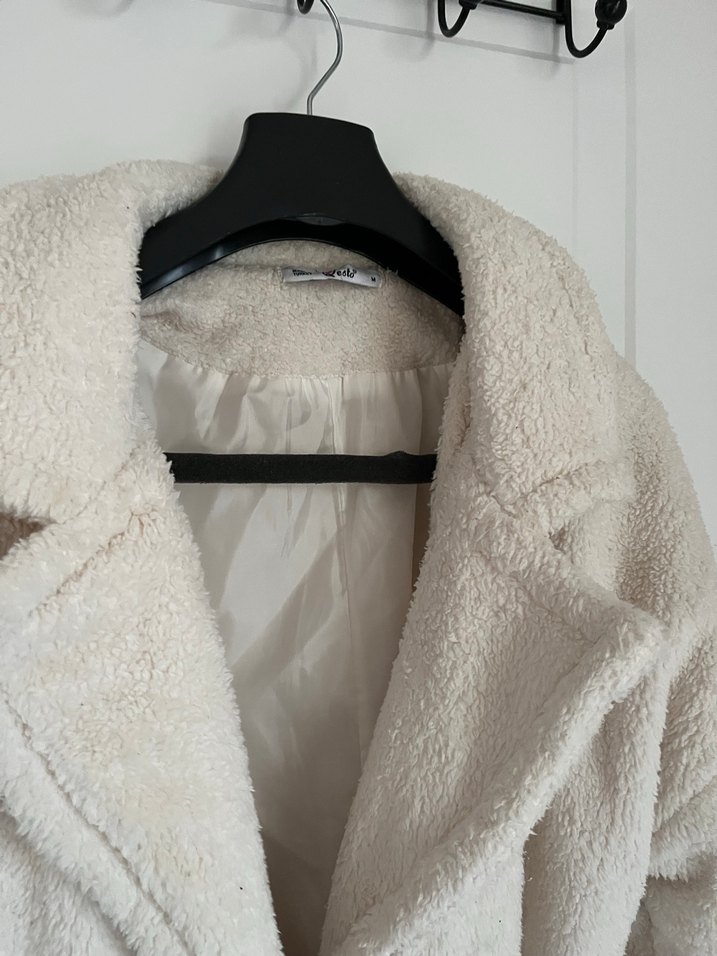 Beyaz  Kapüşonlu kadın  Peluş kaban - Görsel 3