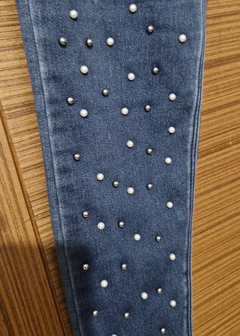 Boncuk Detaylı Mavi Kadın Kot Pantolon - Görsel 3