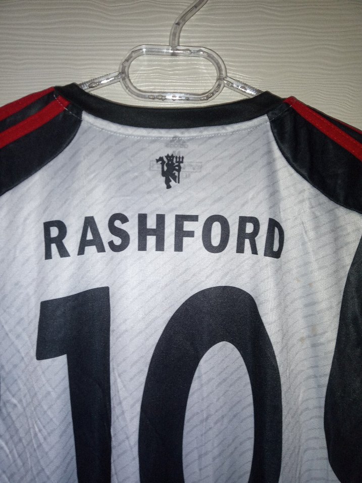 Erkek Siyah-Beyaz Çizgili V Yakalı Forma Manchester United - Görsel 5