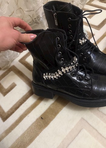 Siyah Yılan Desenli Deri Gotik Bot - Görsel 2