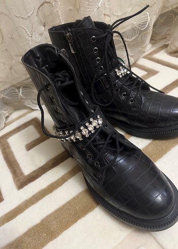 Siyah Yılan Desenli Deri Gotik Bot - Görsel 3