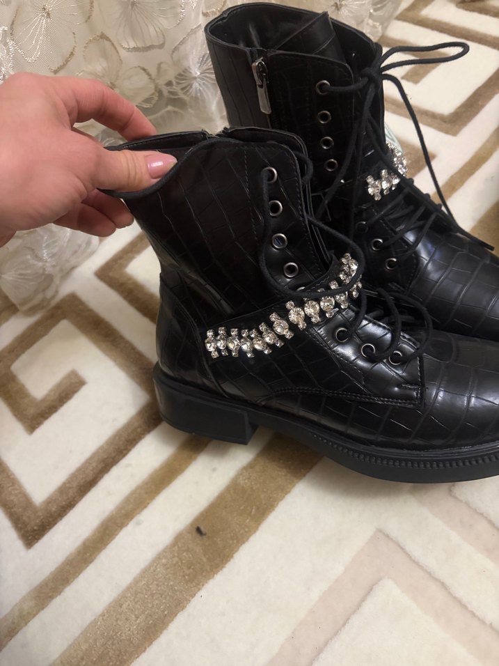 Siyah Yılan Desenli Deri Gotik Bot - Görsel 2