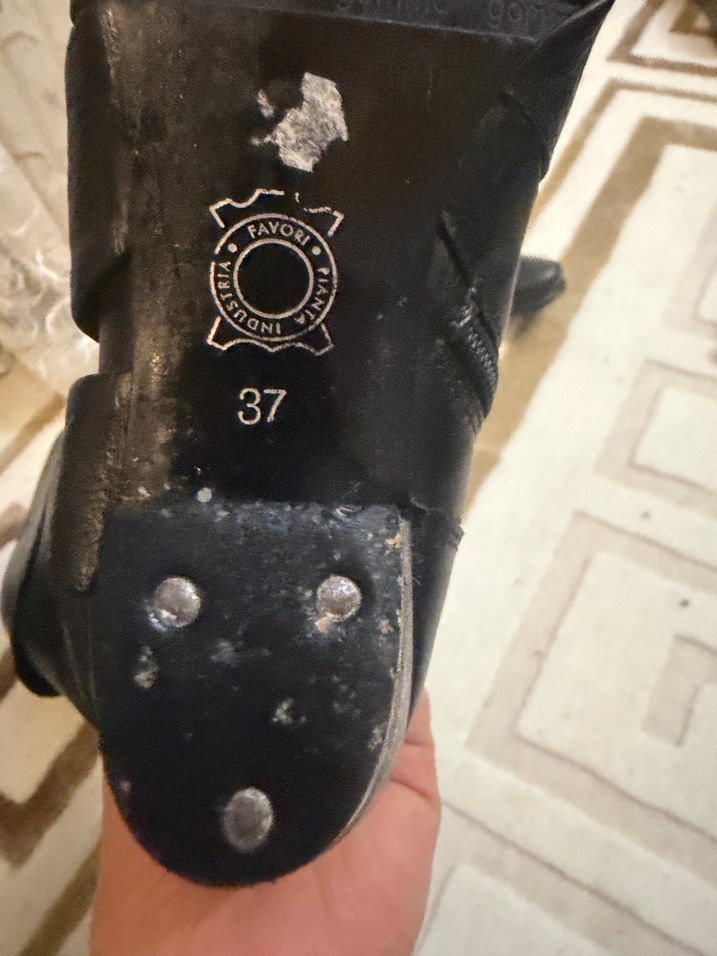 Siyah Deri Diz Üstü Gotik Botlar - Görsel 4