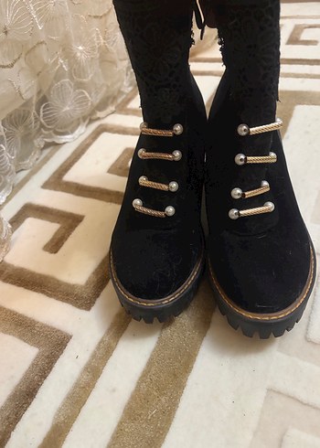 Siyah Dantel Detaylı Süet Kadın Bot - Görsel 3