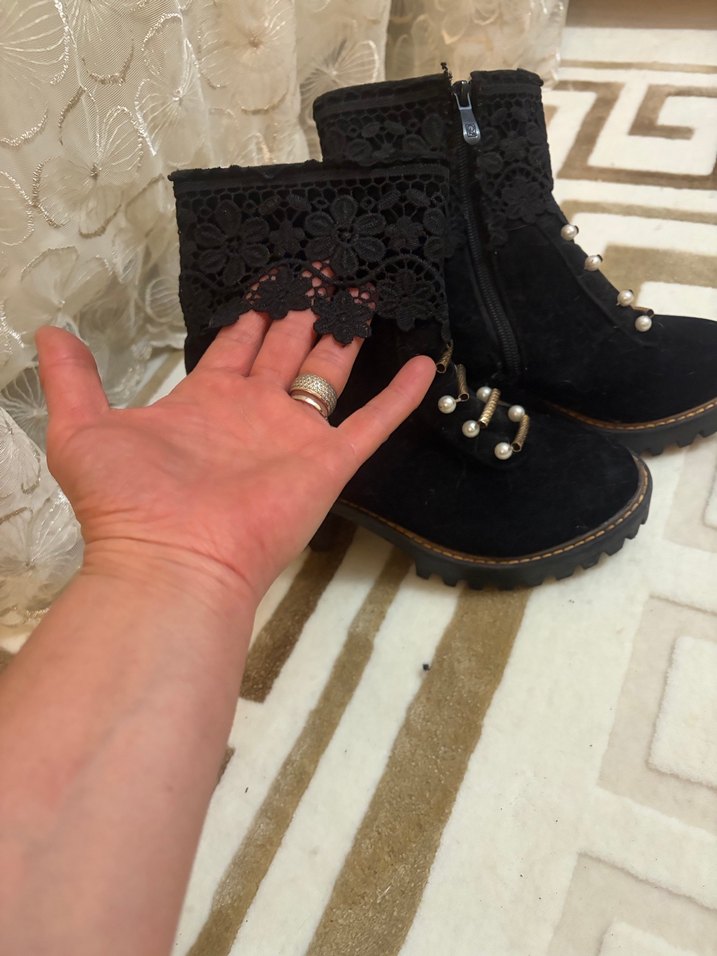 Siyah Dantel Detaylı Süet Kadın Bot - Görsel 2