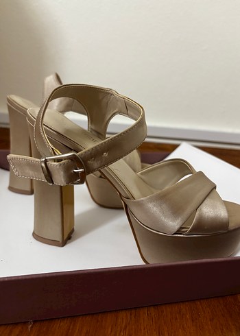 Bej Altın Rengi Platform Topuklu Kadın Ayakkabı - Görsel 2