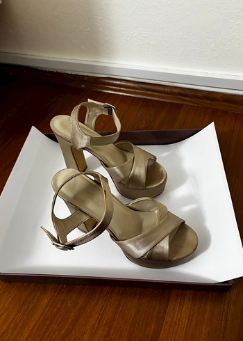 Bej Altın Rengi Platform Topuklu Kadın Ayakkabı - Görsel 4