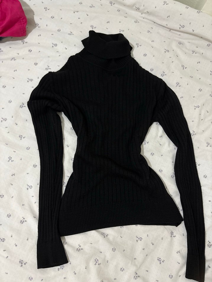 Siyah ve Beyaz Triko Boğazlı Kazak - Görsel 4